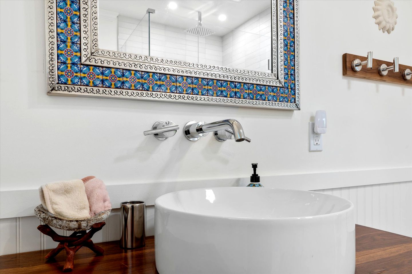 Beautiful Bungalow for Glamping on the Russian River in Guerneville, California