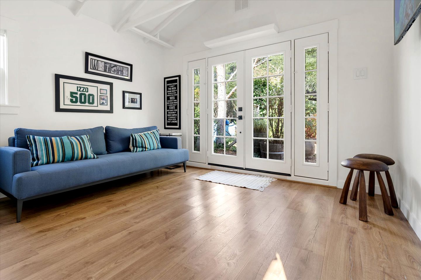 Beautiful Bungalow for Glamping on the Russian River in Guerneville, California