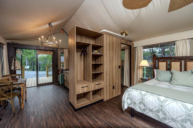 Vacation Rentals (United States of America, Zirconia, North Carolina)