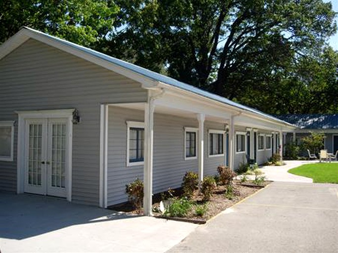 Michigan Vacation Rentals ArrowheadFamily Studios, Nature Lodges