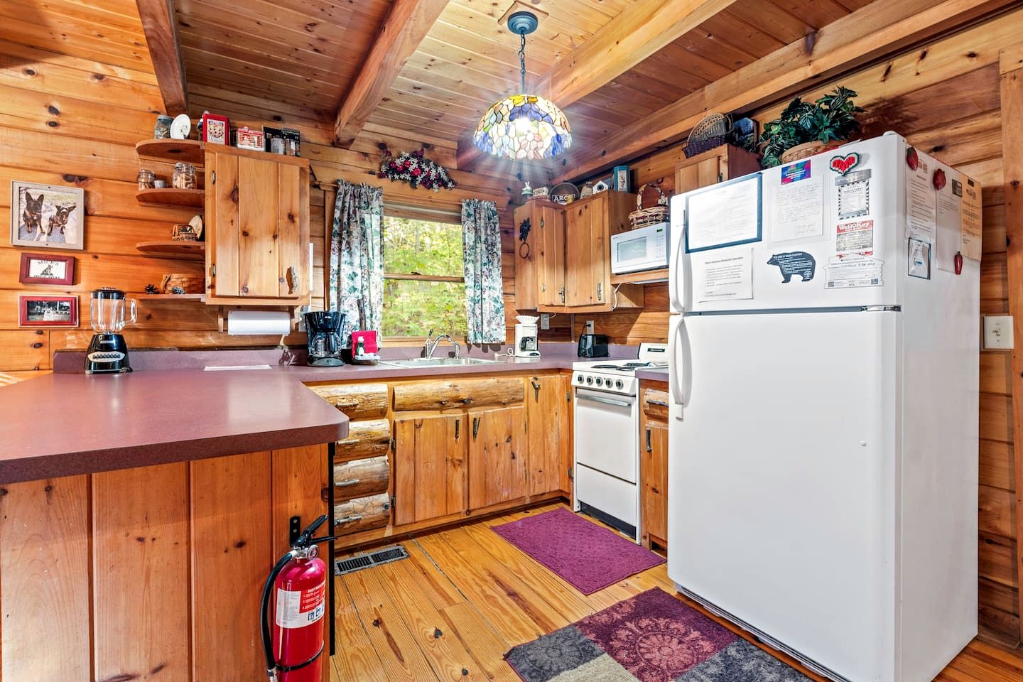 Secluded Smoky Mountain Cabin with Hot Tub & Fireplace near Pigeon Forge, Tennessee