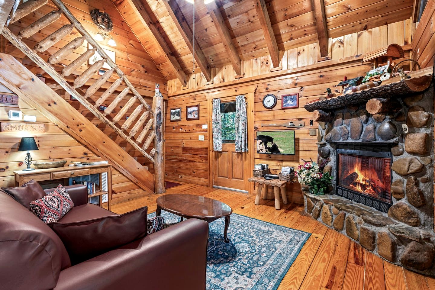 Secluded Smoky Mountain Cabin with Hot Tub & Fireplace near Pigeon Forge, Tennessee