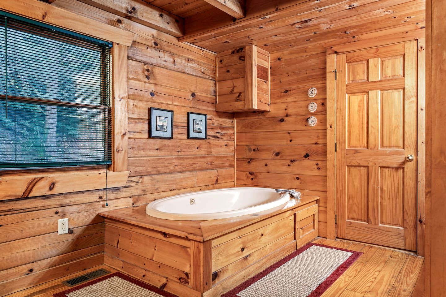 Secluded Smoky Mountain Cabin with Hot Tub & Fireplace near Pigeon Forge, Tennessee