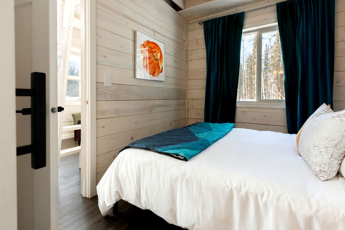 Gorgeous Tiny Cabin Placed in a Privileged Area in Anchorage, Alaska