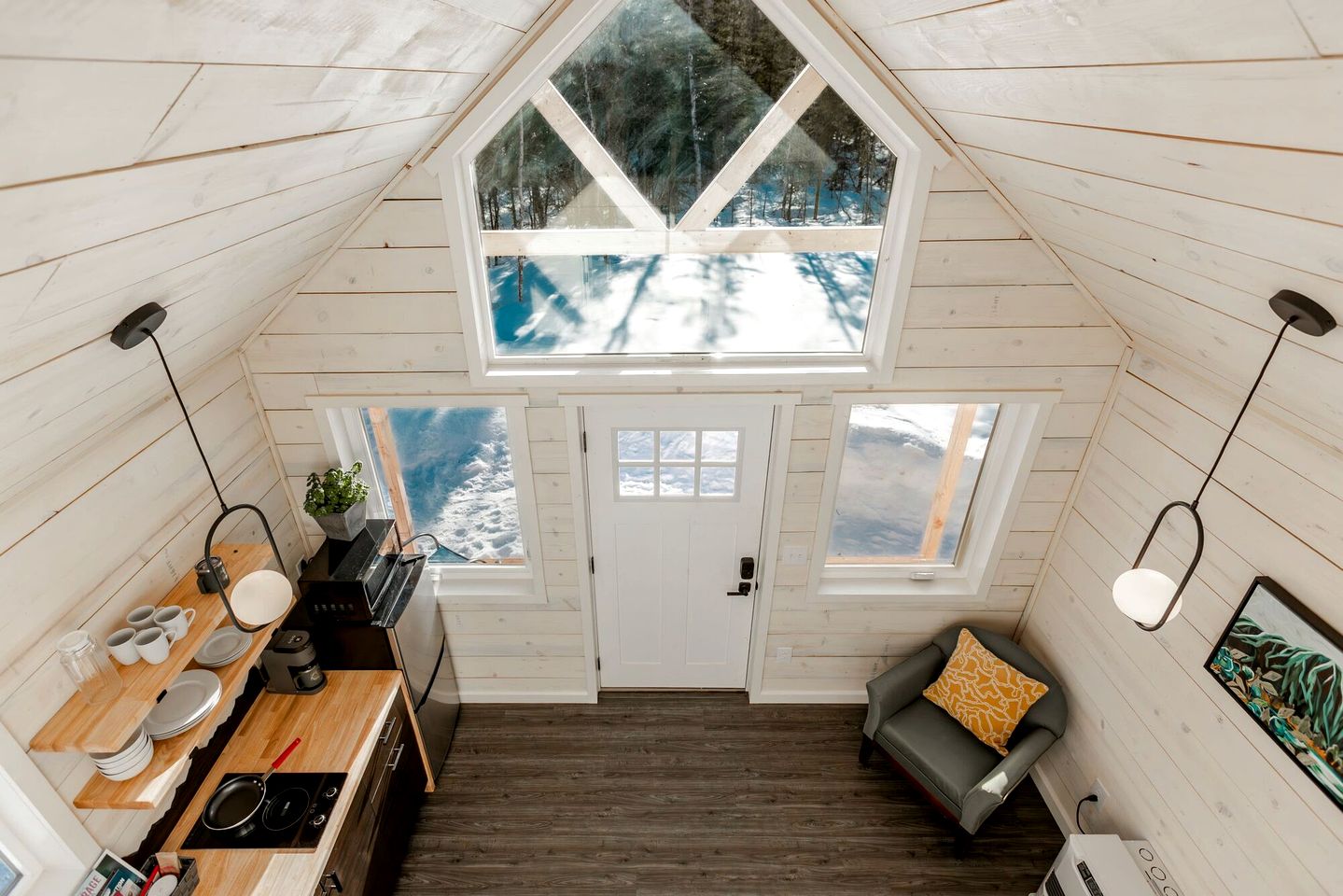 Gorgeous Tiny Cabin Placed in a Privileged Area in Anchorage, Alaska