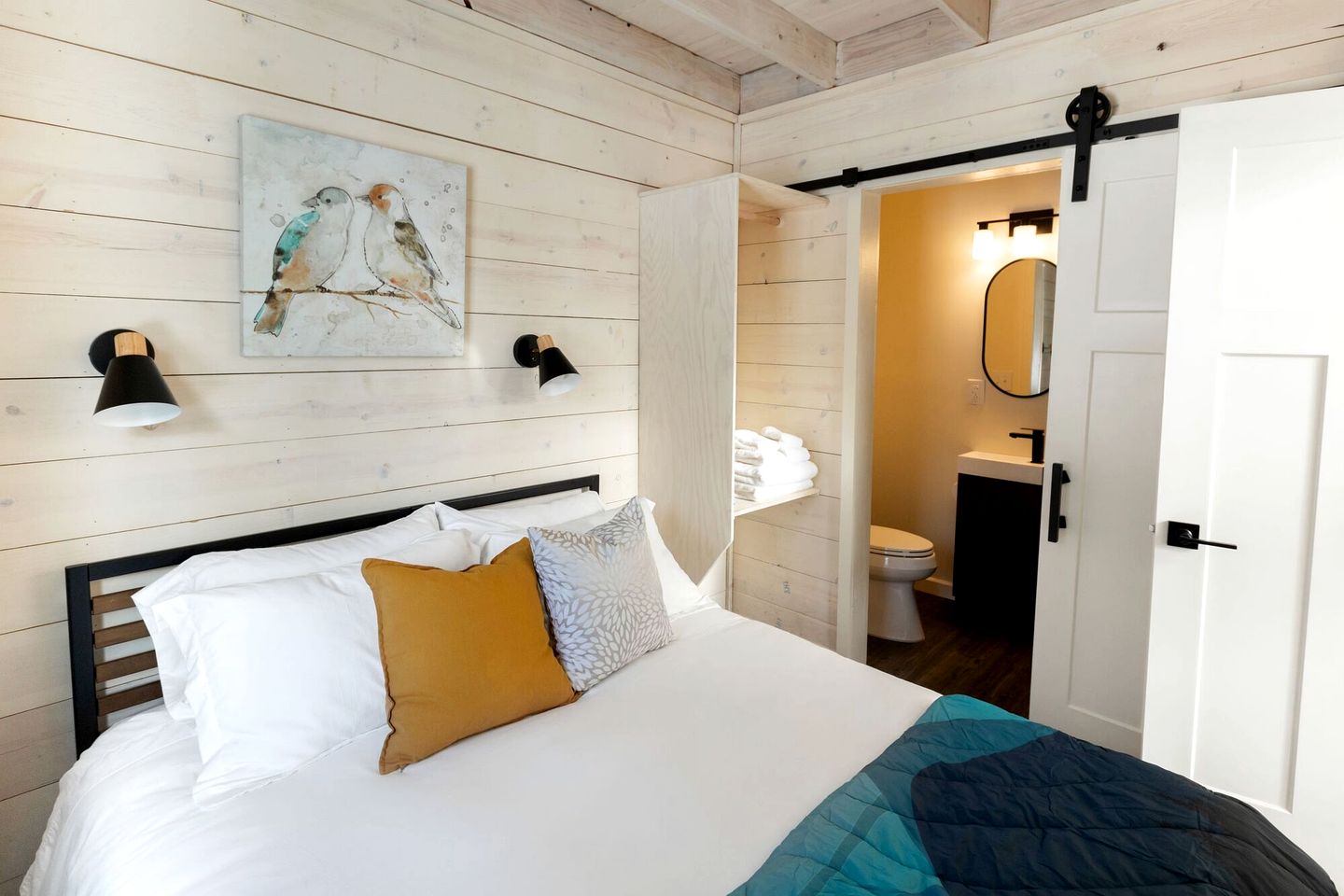 Gorgeous Tiny Cabin Placed in a Privileged Area in Anchorage, Alaska