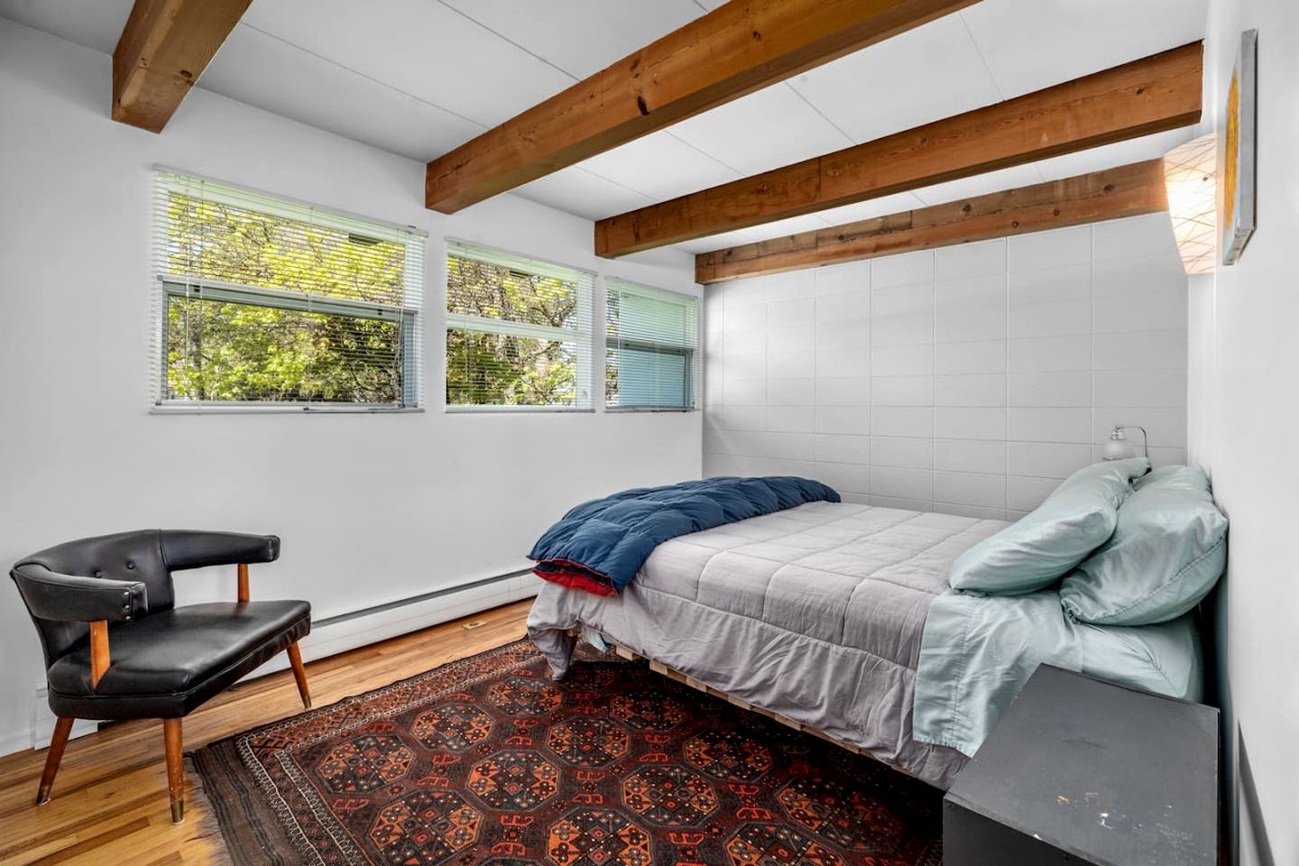 Sweet Cabin with Jacuzzi and Spacious Backyard in Montana