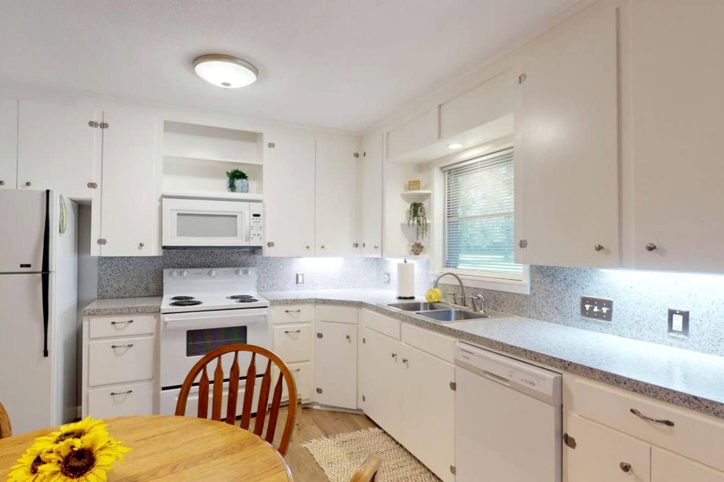 Remodeled Mid-Century Home Near Downtown & Hwy 6 in College Station, Texas