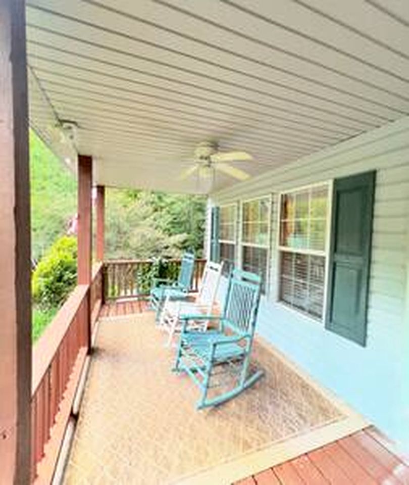 Sweet Comfy Cabin with Beautiful Hiking Trails and Outdoor Adventures in TN