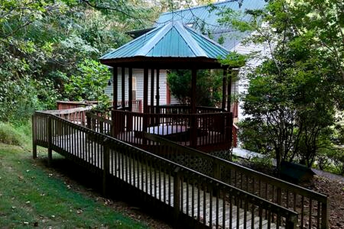 Sweet Comfy Cabin with Beautiful Hiking Trails and Outdoor Adventures in TN