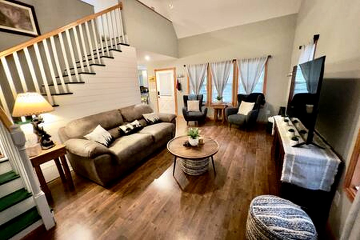 Sweet Comfy Cabin with Beautiful Hiking Trails and Outdoor Adventures in TN