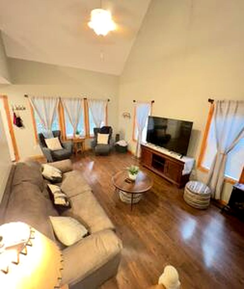 Sweet Comfy Cabin with Beautiful Hiking Trails and Outdoor Adventures in TN