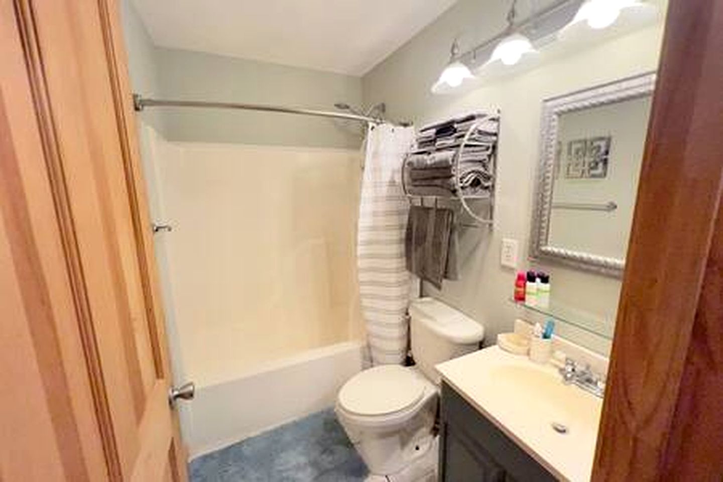 Sweet Comfy Cabin with Beautiful Hiking Trails and Outdoor Adventures in TN