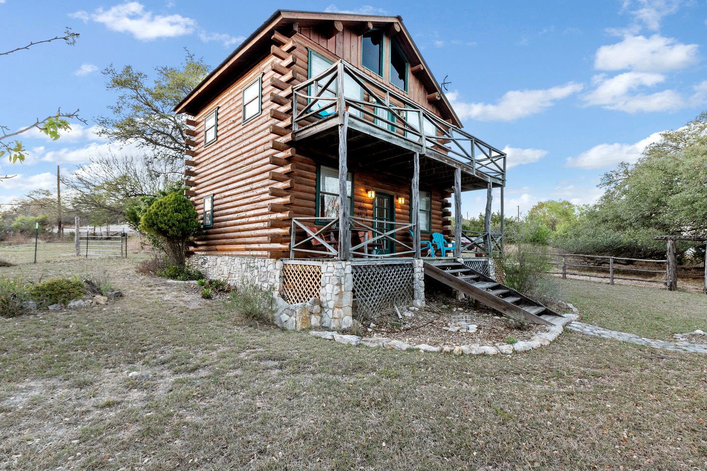 Gorgeous Rustic Log Cabin with Fire Pit and Grill near Top Wineries in Fredericksburg, Texas