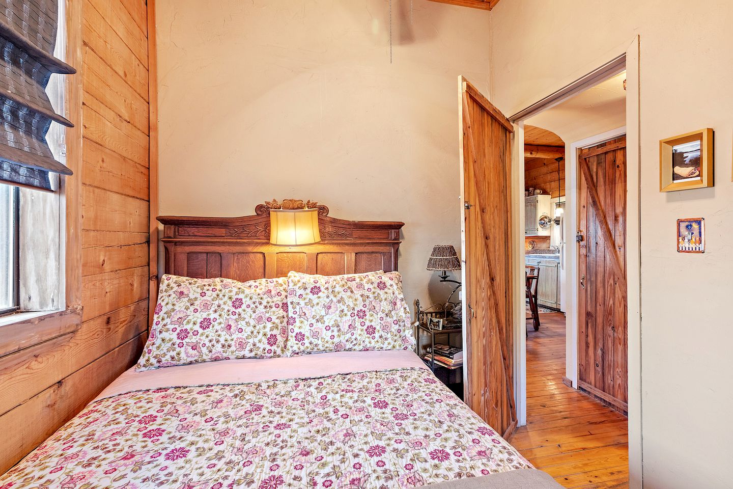 Gorgeous Rustic Log Cabin with Fire Pit and Grill near Top Wineries in Fredericksburg, Texas