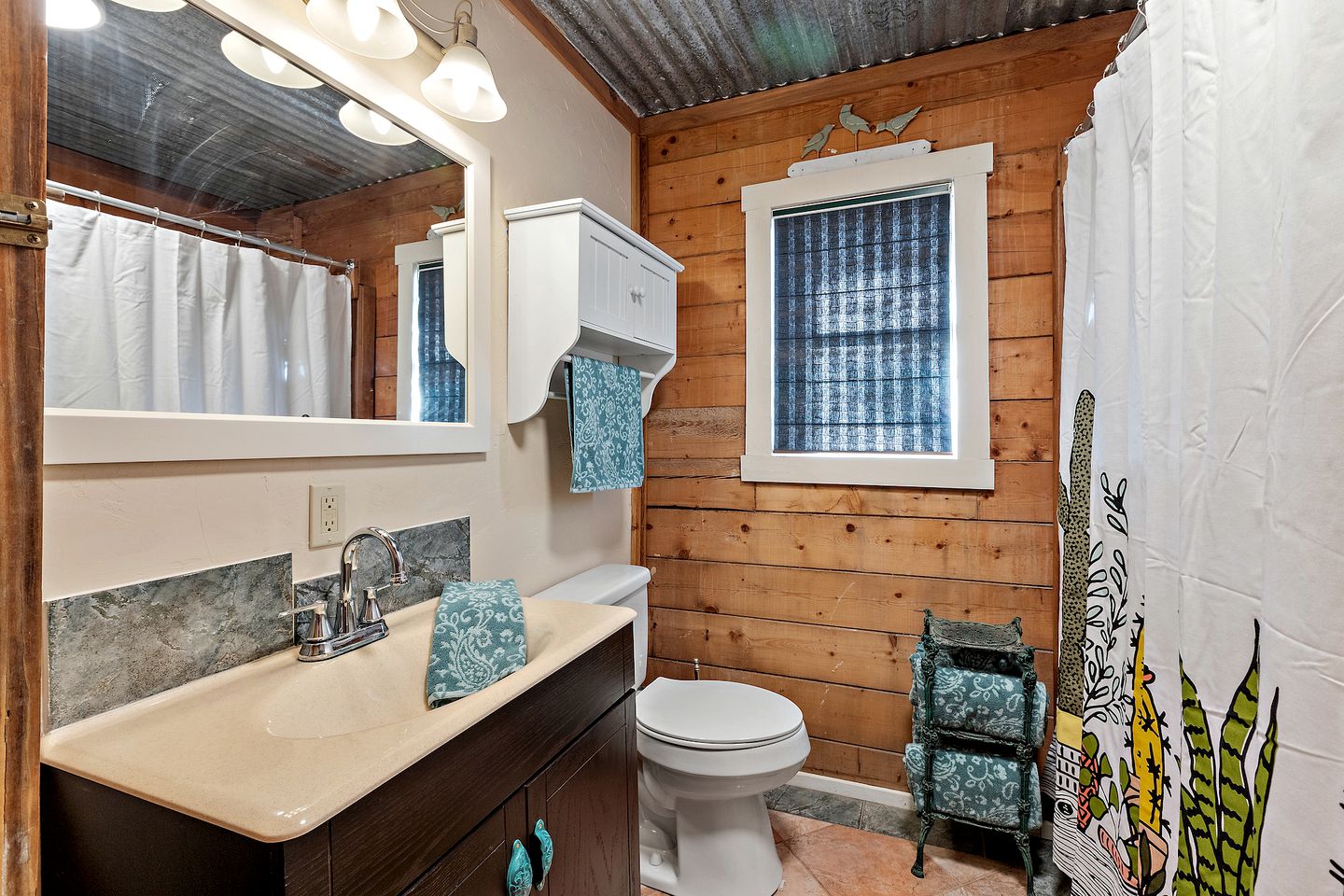 Gorgeous Rustic Log Cabin with Fire Pit and Grill near Top Wineries in Fredericksburg, Texas