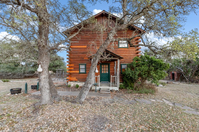 Log Cabins (United States of America, Fredericksburg, Texas)