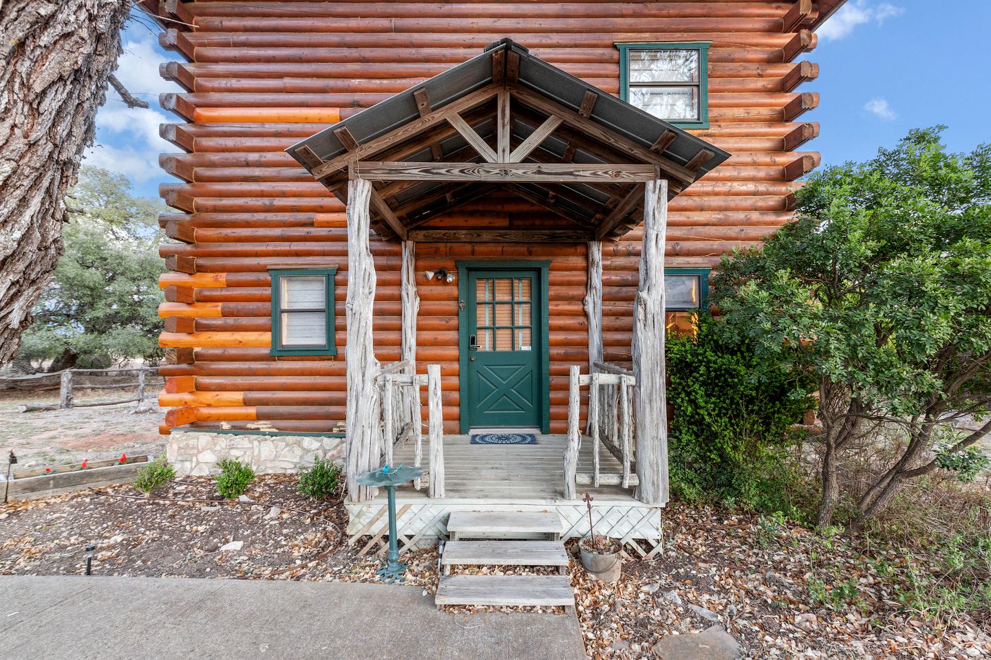 Gorgeous Rustic Log Cabin with Fire Pit and Grill near Top Wineries in Fredericksburg, Texas