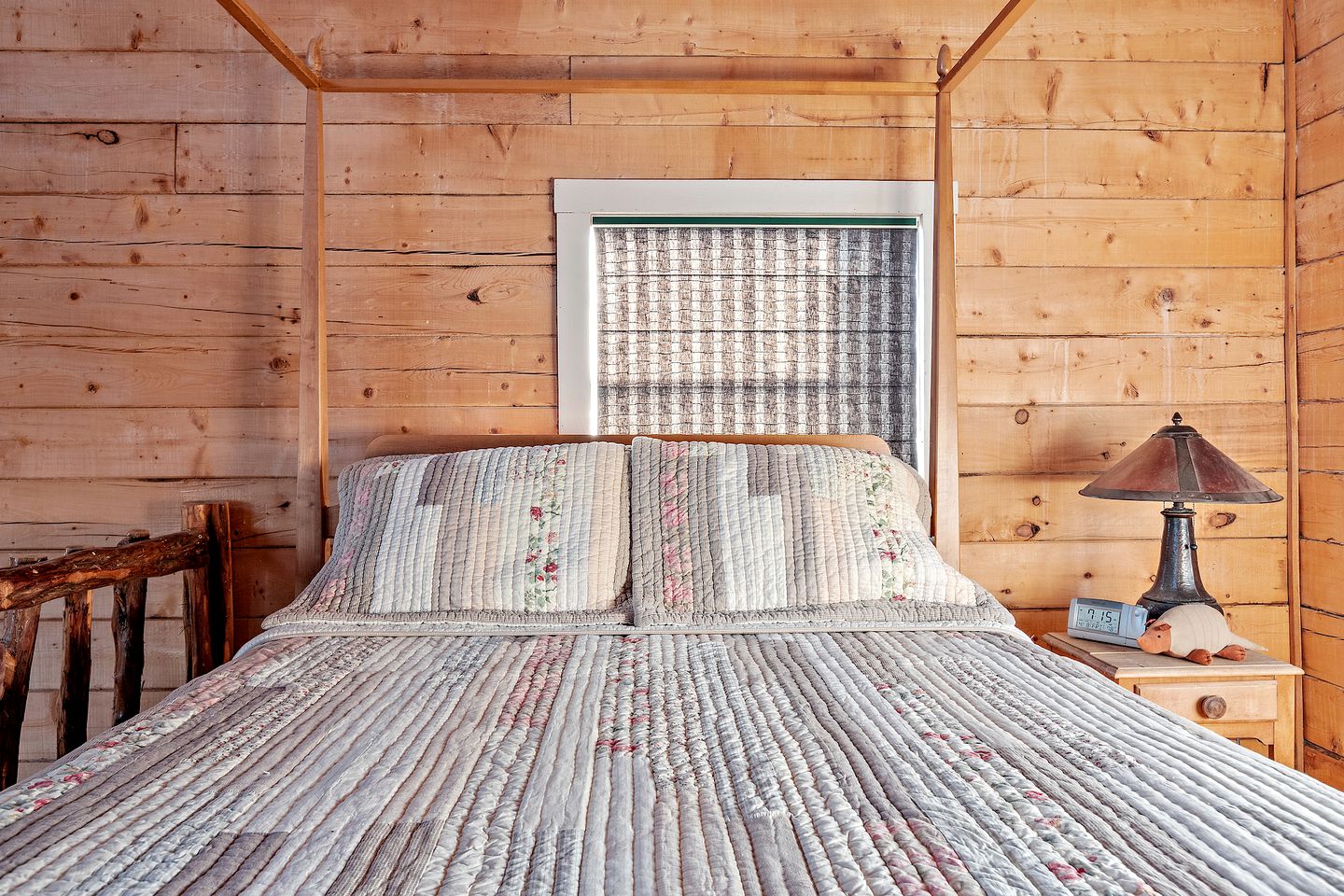 Gorgeous Rustic Log Cabin with Fire Pit and Grill near Top Wineries in Fredericksburg, Texas