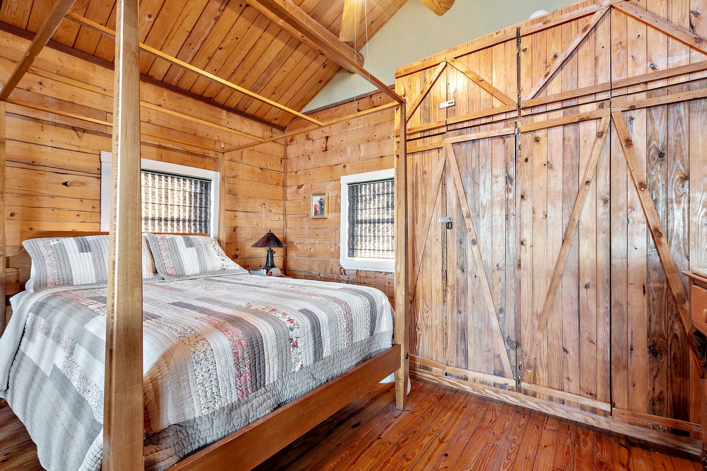 Gorgeous Rustic Log Cabin with Fire Pit and Grill near Top Wineries in Fredericksburg, Texas