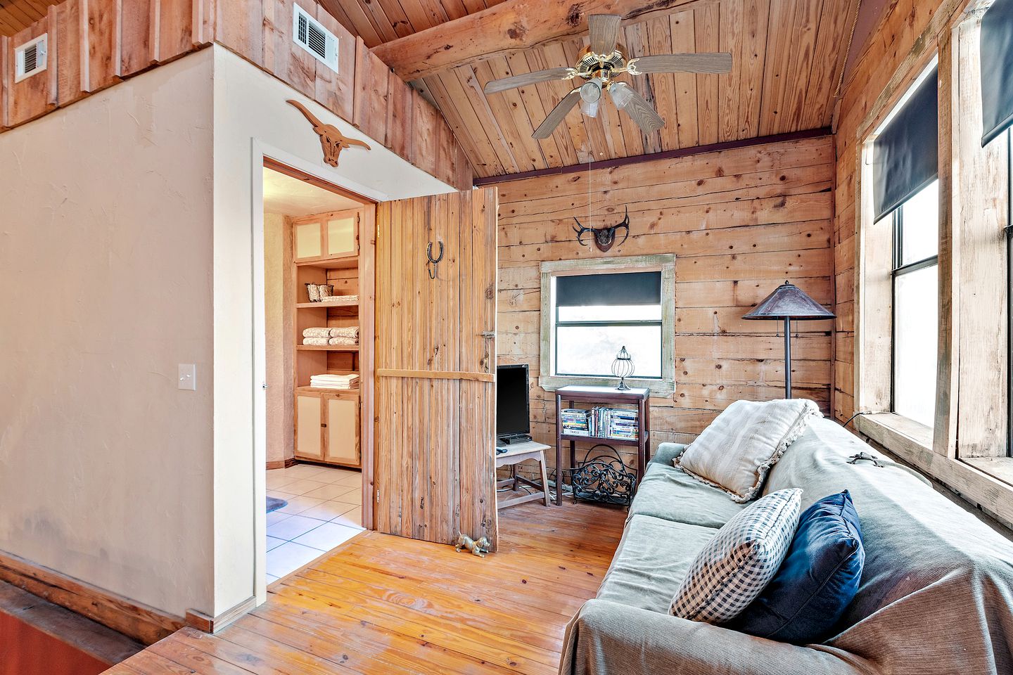 Gorgeous Rustic Log Cabin with Fire Pit and Grill near Top Wineries in Fredericksburg, Texas