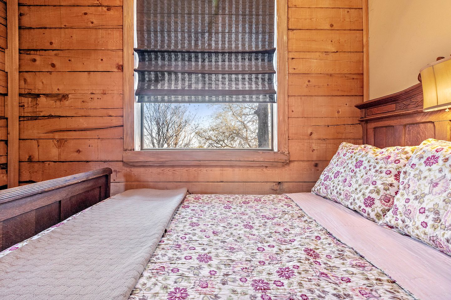 Gorgeous Rustic Log Cabin with Fire Pit and Grill near Top Wineries in Fredericksburg, Texas