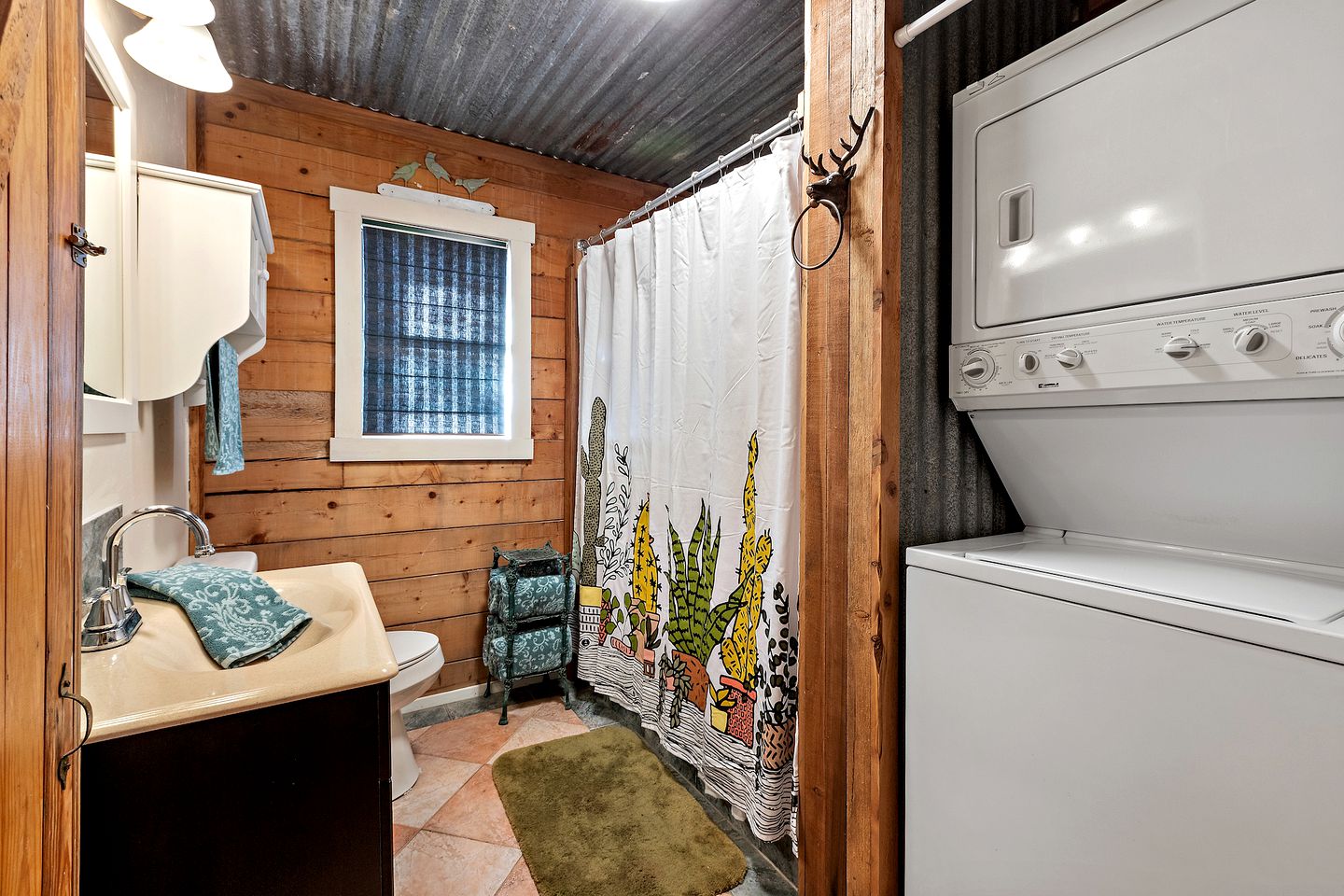 Gorgeous Rustic Log Cabin with Fire Pit and Grill near Top Wineries in Fredericksburg, Texas