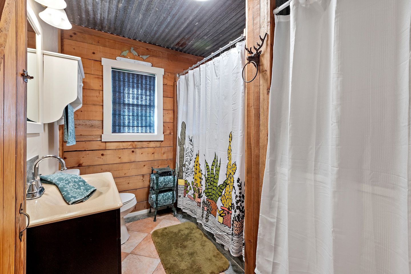 Gorgeous Rustic Log Cabin with Fire Pit and Grill near Top Wineries in Fredericksburg, Texas