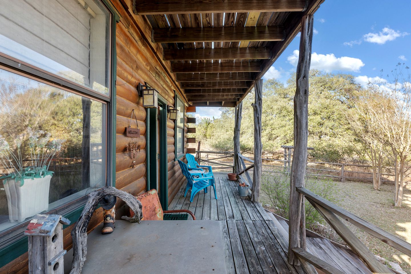 Gorgeous Rustic Log Cabin with Fire Pit and Grill near Top Wineries in Fredericksburg, Texas
