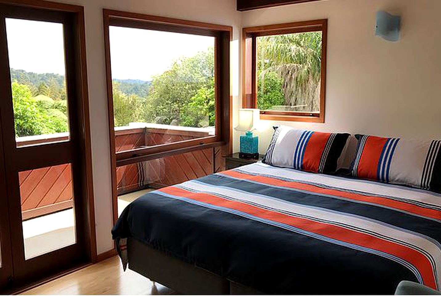 Romantic Getaway at Unique Bed and Breakfast near Piha Beach, North Island