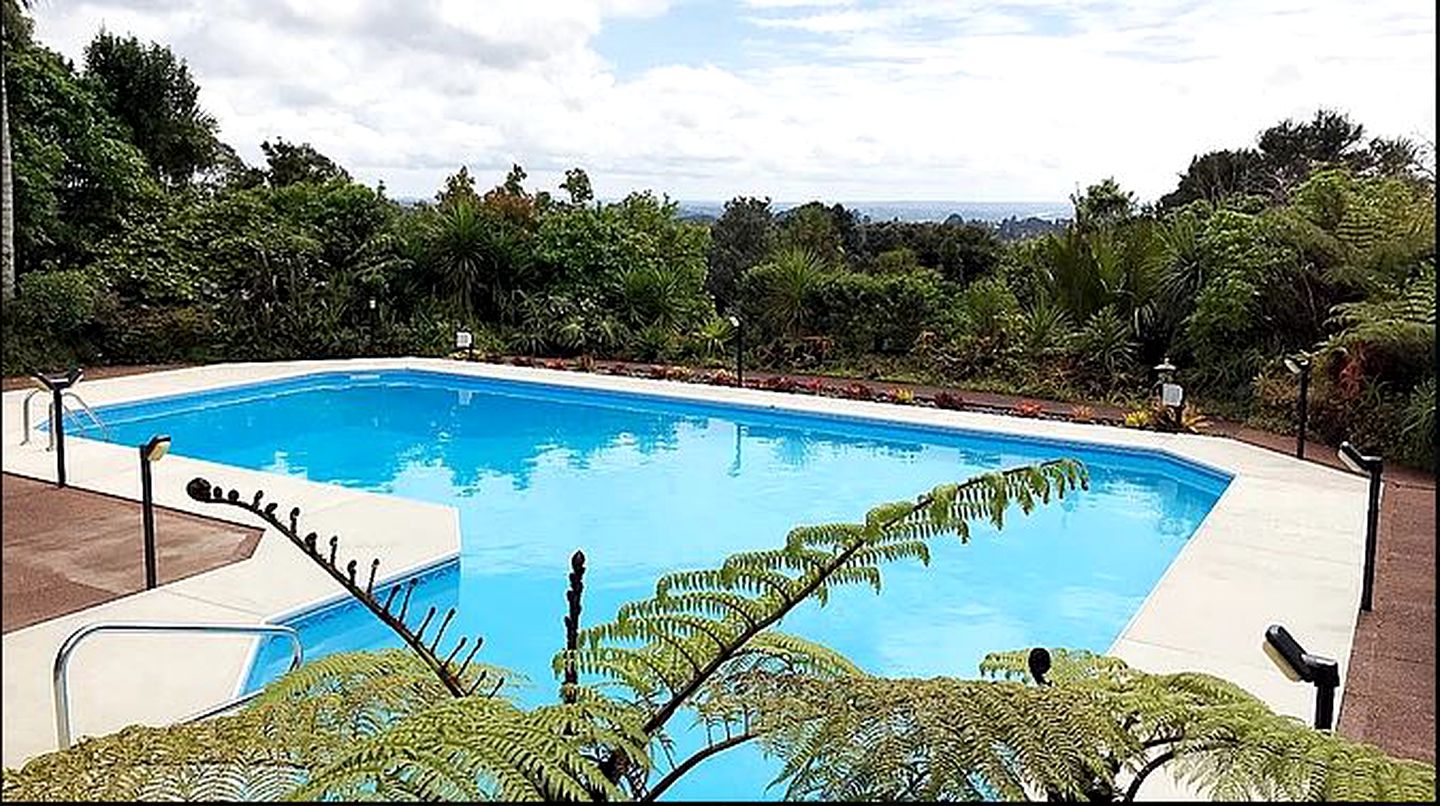 Romantic Getaway at Unique Bed and Breakfast near Piha Beach, North Island