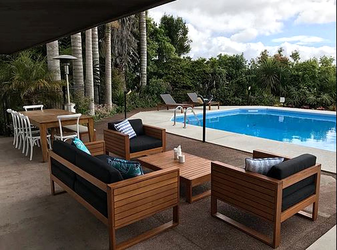 Modern Bed and Breakfast in Tropical Setting near Lion Rock on North Island