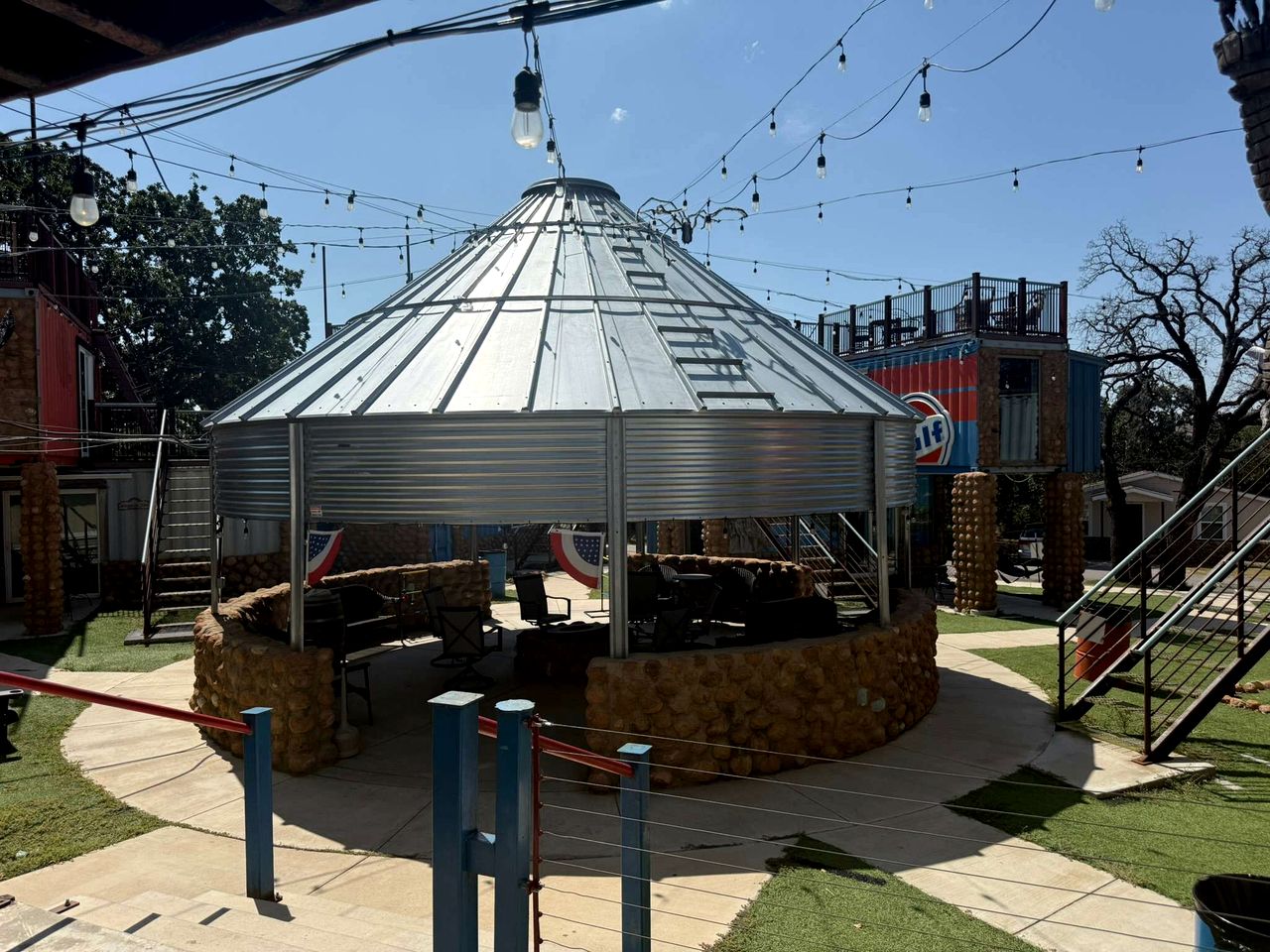 Wheelchair-Accessible Tiny House with Patio Near Bath Lake in Medicine Park, Oklahoma