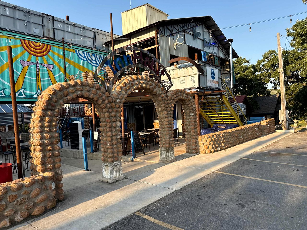 Wheelchair-Accessible Tiny House with Patio Near Bath Lake in Medicine Park, Oklahoma