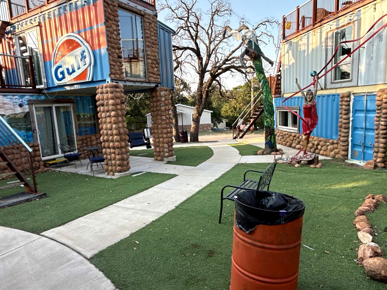 Wheelchair-Accessible Tiny House with Patio Near Bath Lake in Medicine Park, Oklahoma