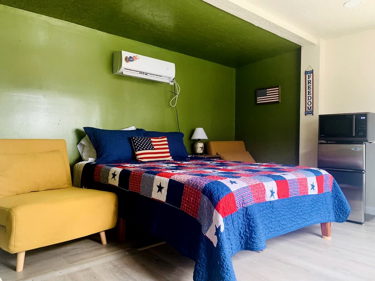 Wheelchair-Accessible Tiny House with Patio Near Bath Lake in Medicine Park, Oklahoma