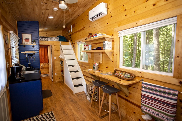 Vacation Rentals (Mill Spring, North Carolina, United States of America)