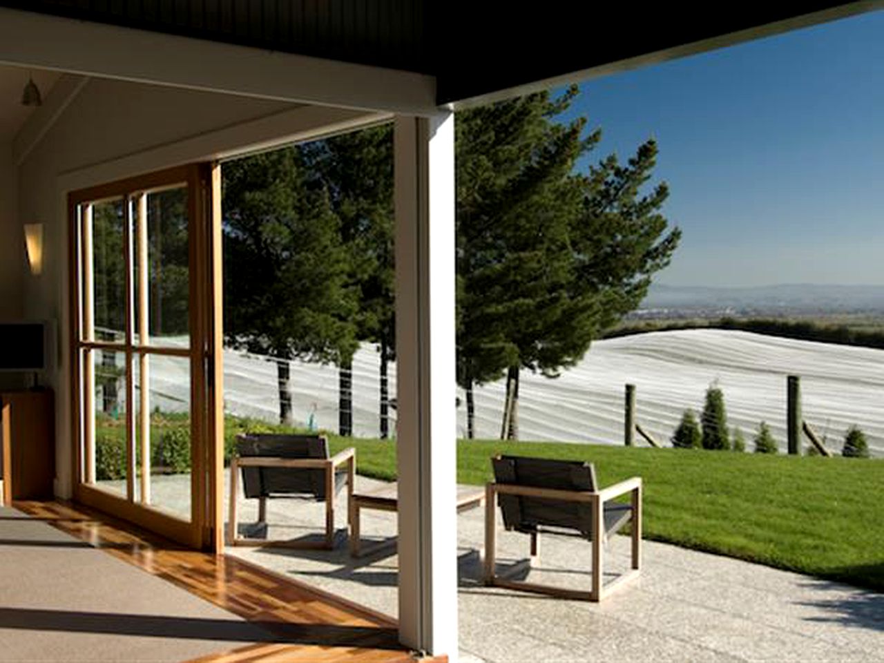 Stylish Holiday Accommodation on Hawke’s Bay Vineyard, Hastings, New Zealand