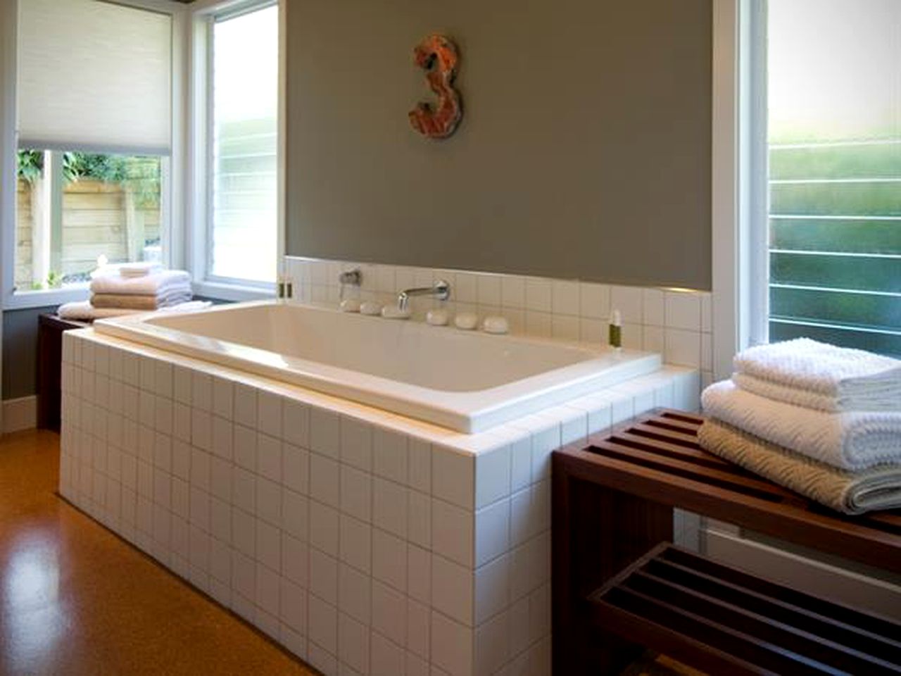 Stylish Holiday Accommodation on Hawke’s Bay Vineyard, Hastings, New Zealand