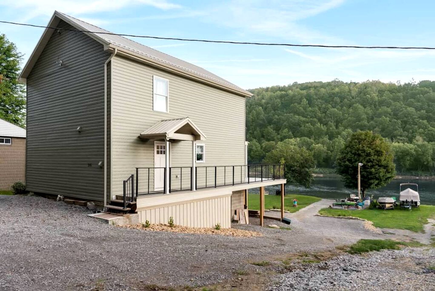 Family Adventure Awaits: Amazing Cabin by the Allegheny River in Pennsylvania