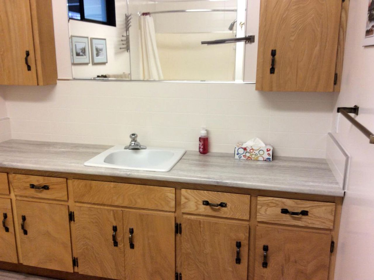 Cozy Lakefront Cabin for Eight Guests in Port Alberni, British Columbia