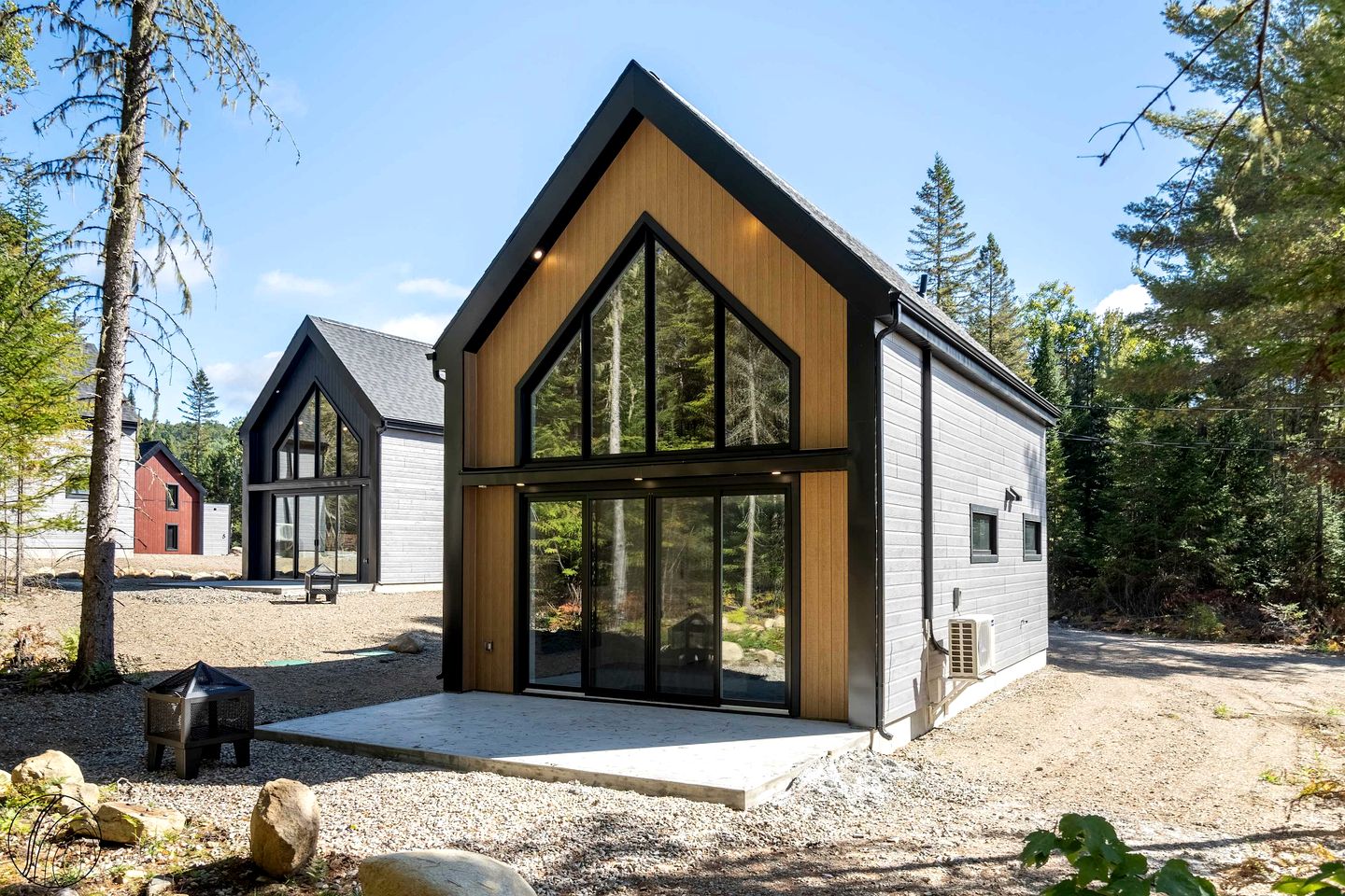Peaceful Nature Mini-Chalet Retreat Near Chute-à-Bull Park, St-Côme Quebec