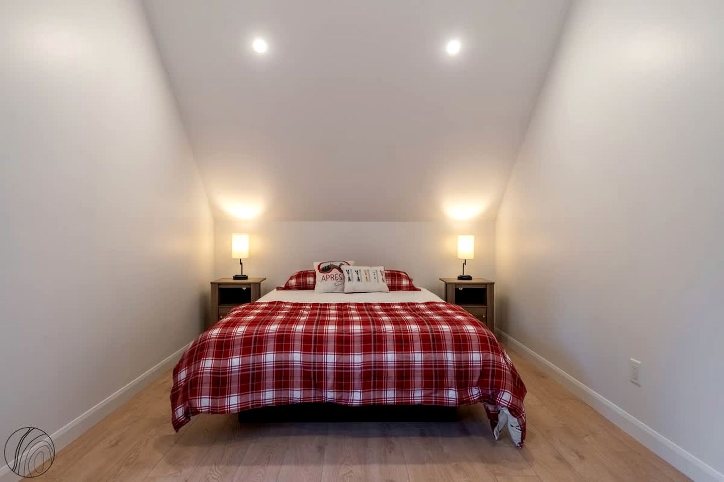 Peaceful Nature Mini-Chalet Retreat Near Chute-à-Bull Park, St-Côme Quebec