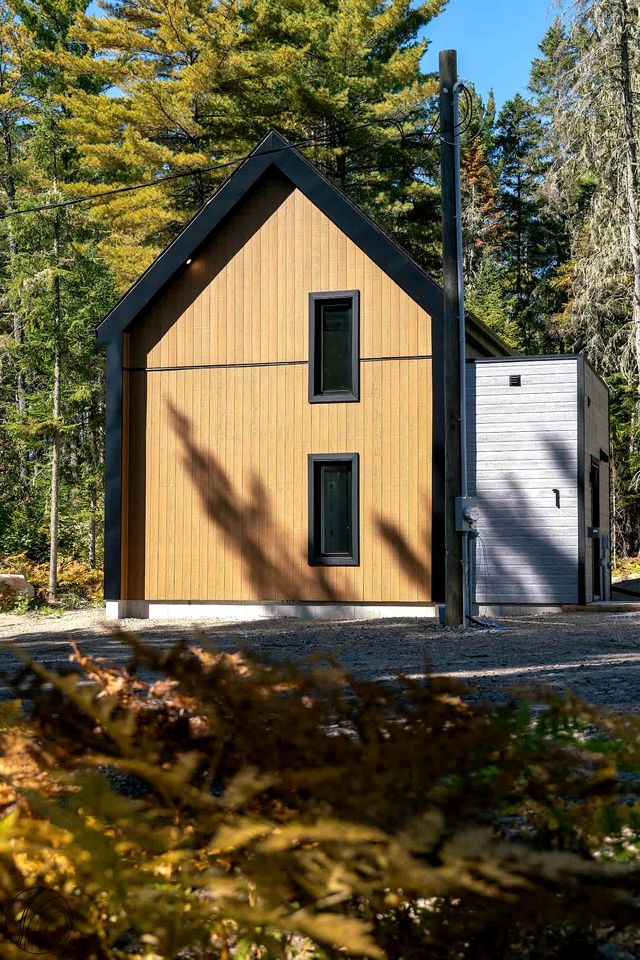 Peaceful Nature Mini-Chalet Retreat Near Chute-à-Bull Park, St-Côme Quebec
