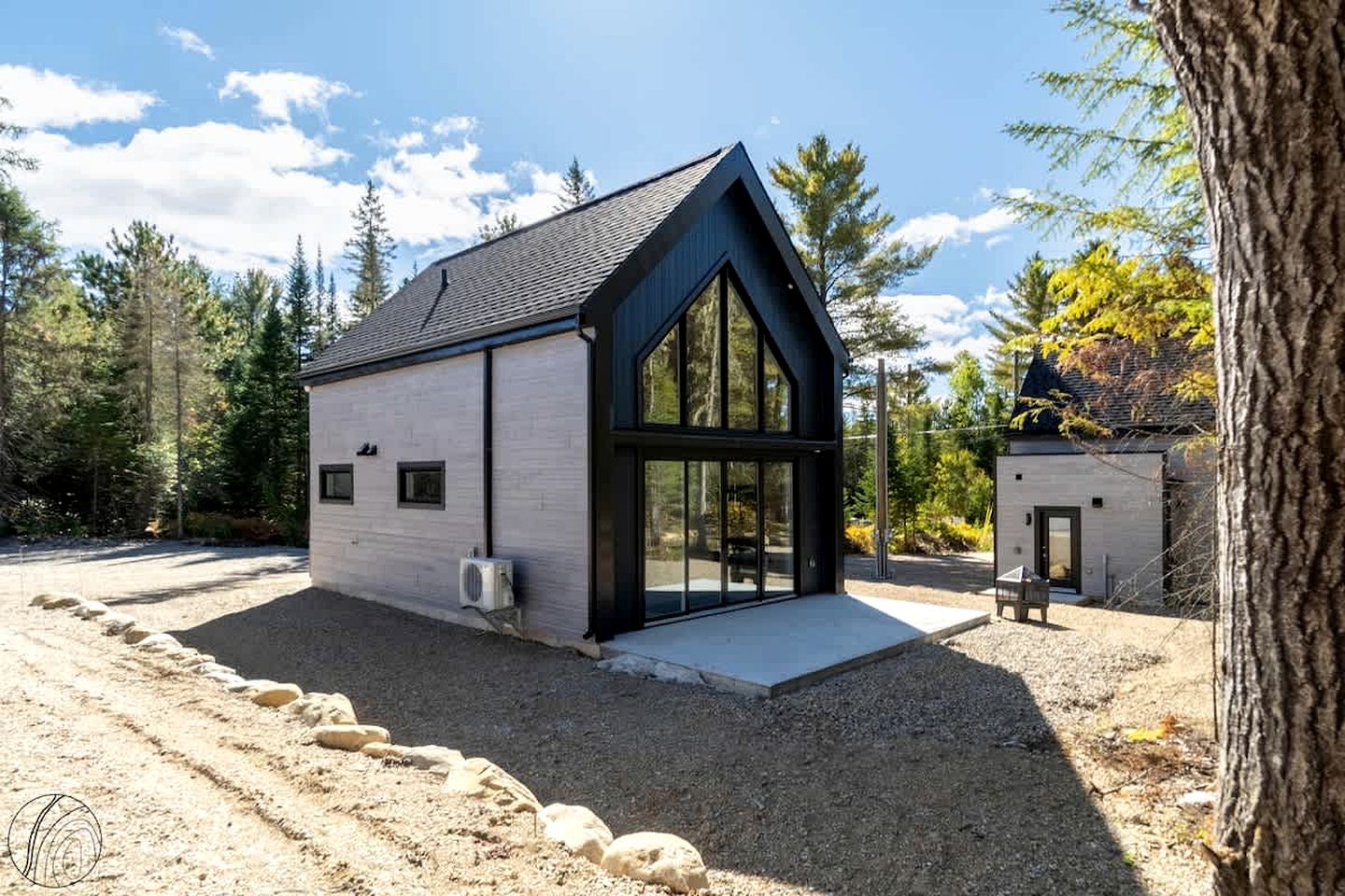 Tranquil Forest Mini-Chalet Retreat Near Chute-à-Bull Park in St-Côme, Quebec