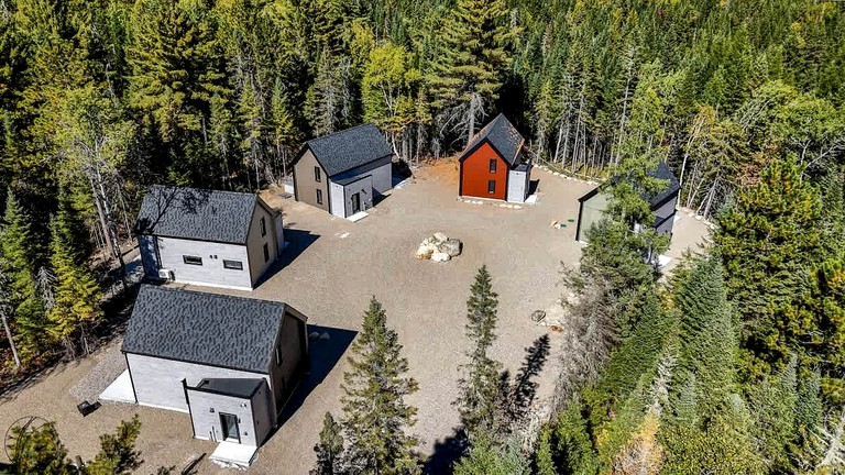 Vacation Rentals (Canada, --, --)