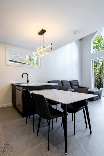 Vacation Rentals (Canada, --, --)