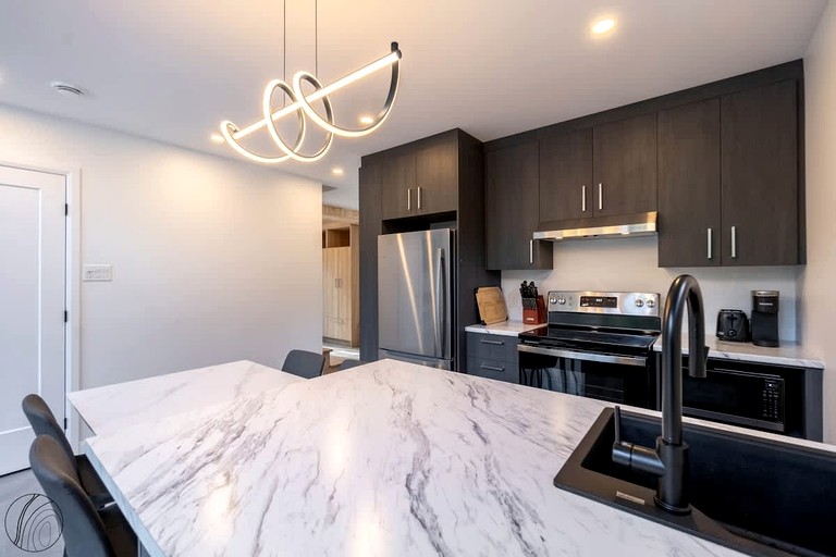 Vacation Rentals (Canada, --, --)