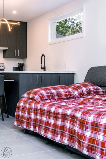 Vacation Rentals (Canada, --, --)