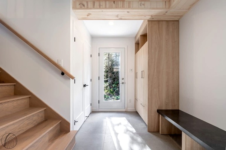 Vacation Rentals (Canada, --, --)